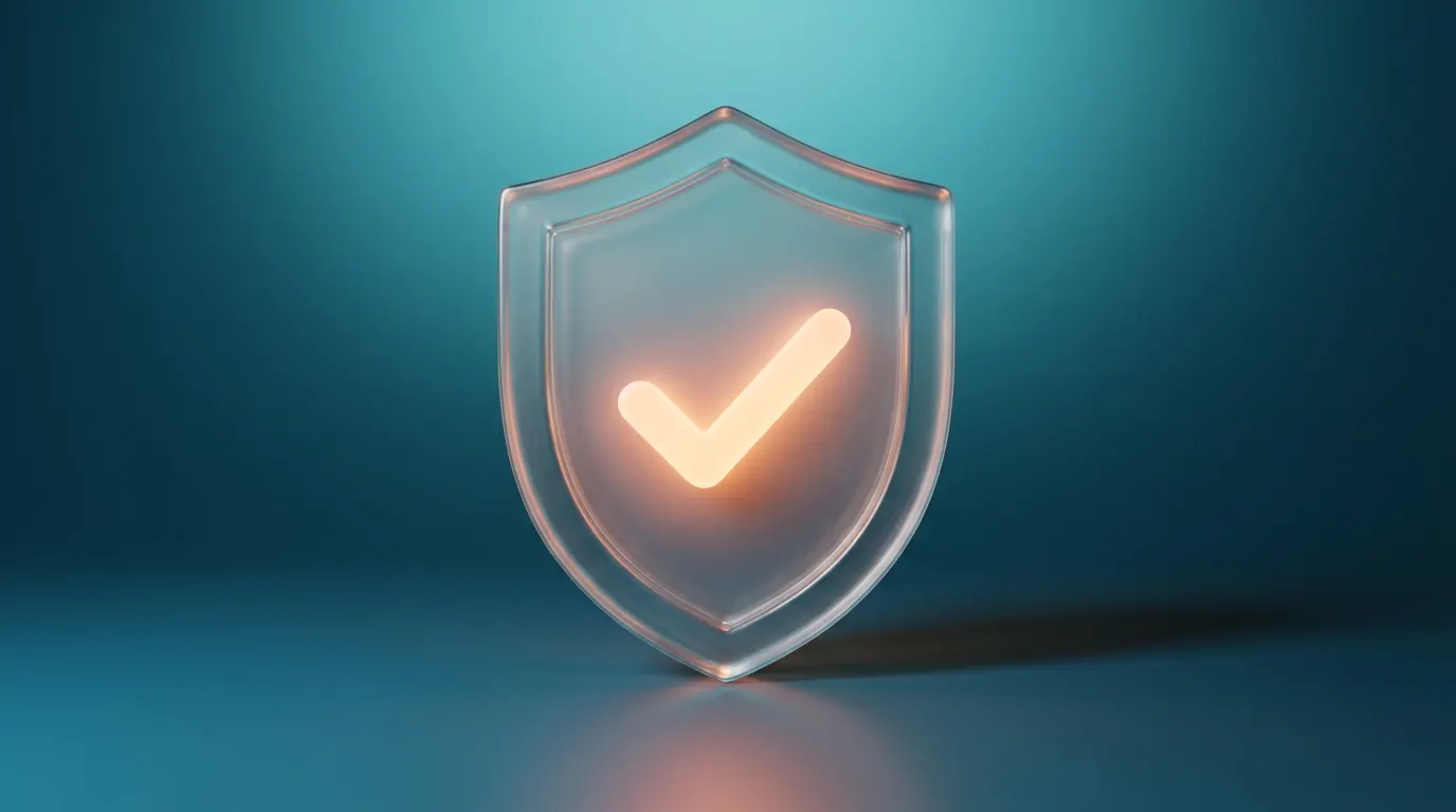 Escudo de vidrio con check representando la verificación en DesignRush